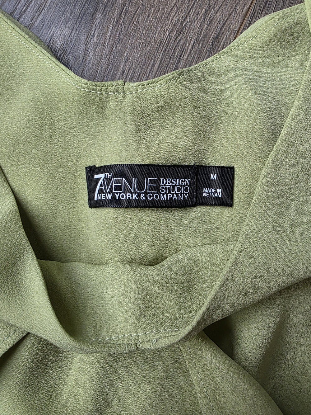 7th Avenue Design Studio NY & Co Top Green {Medium} - Picture 2 of 6